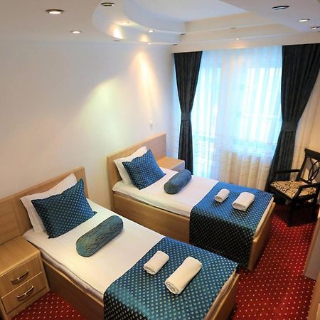Hotel Pejton Pristina Kültér fotó
