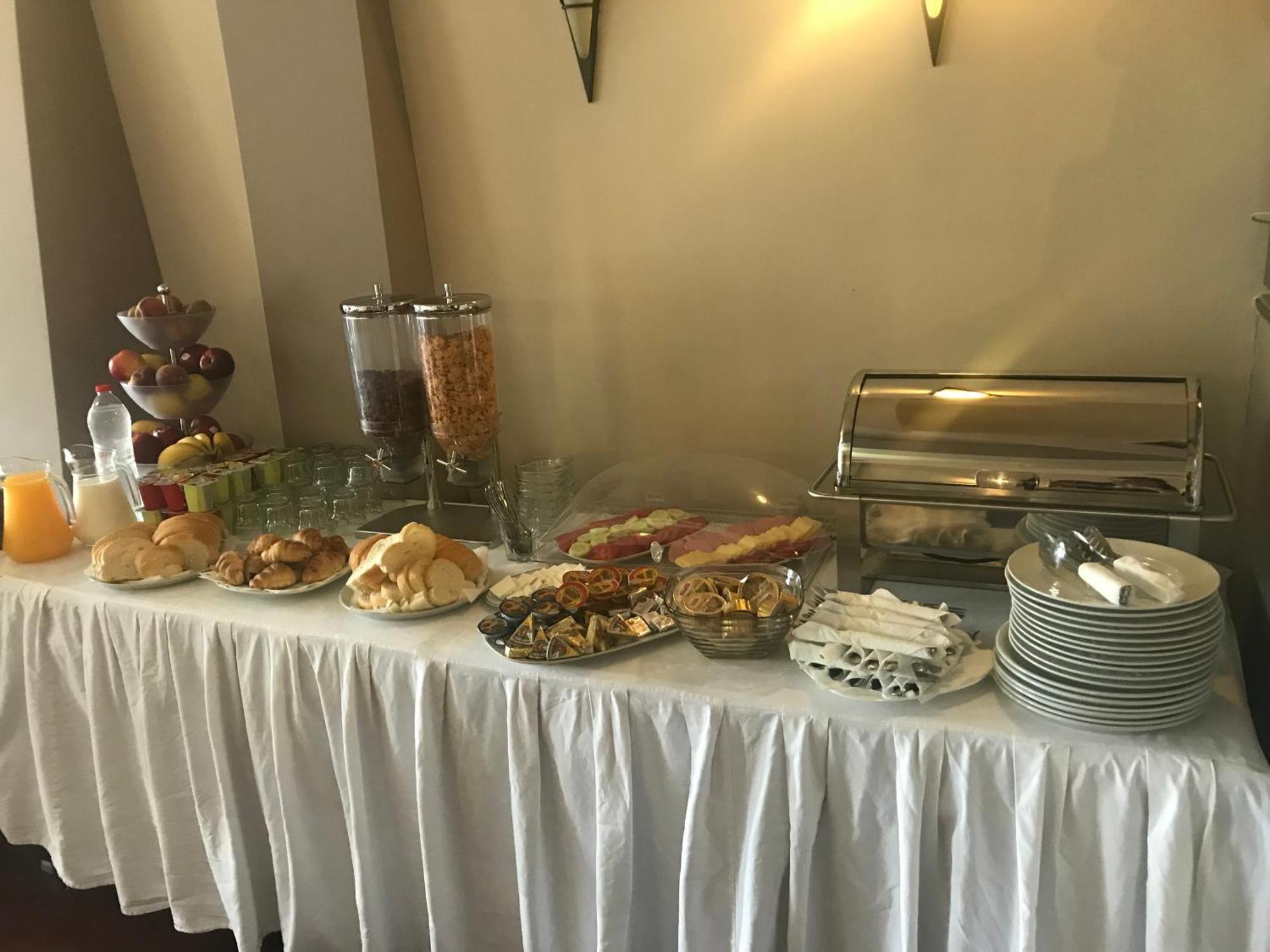 Hotel Pejton Pristina Kültér fotó