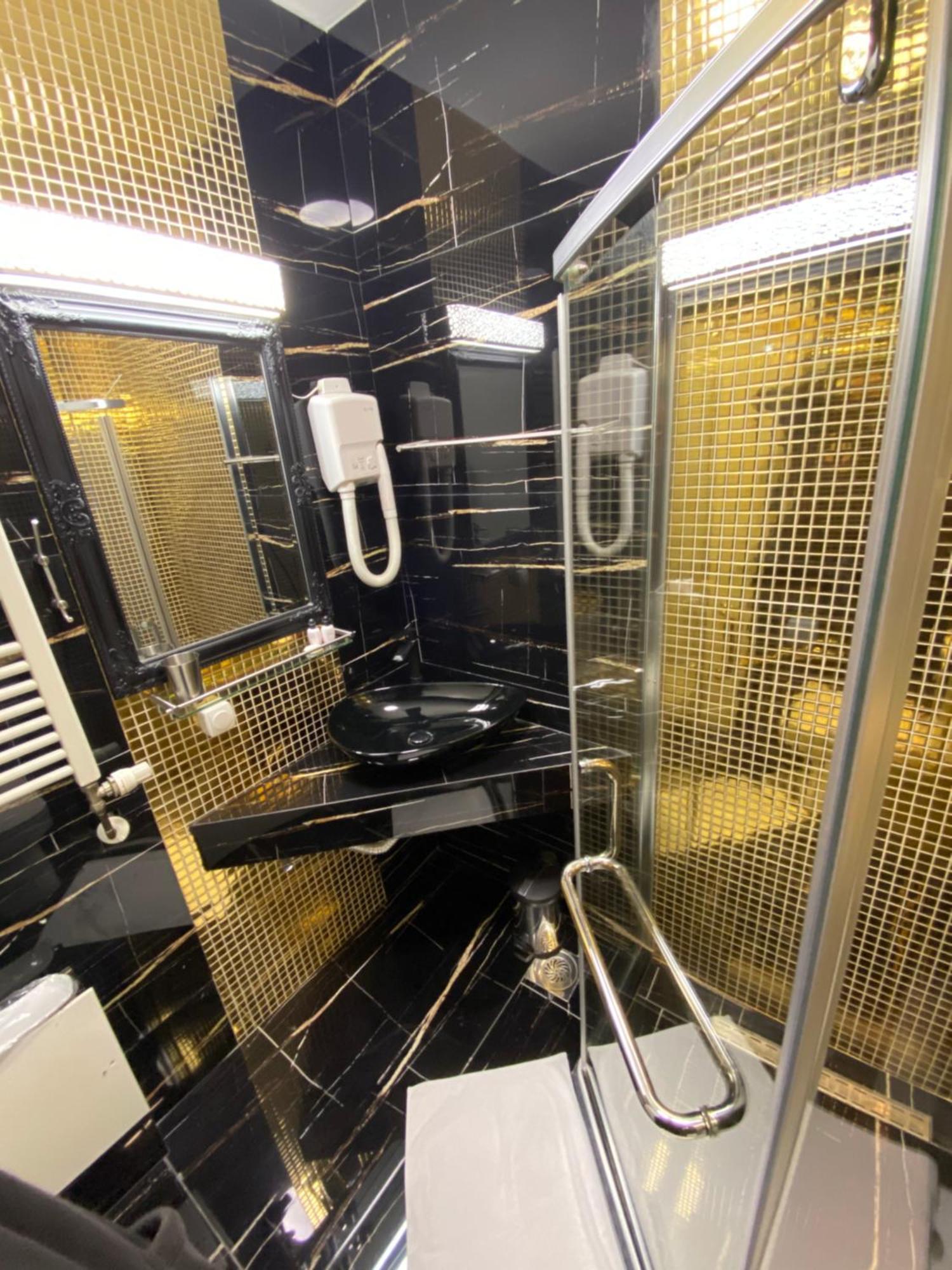 Hotel Pejton Pristina Kültér fotó