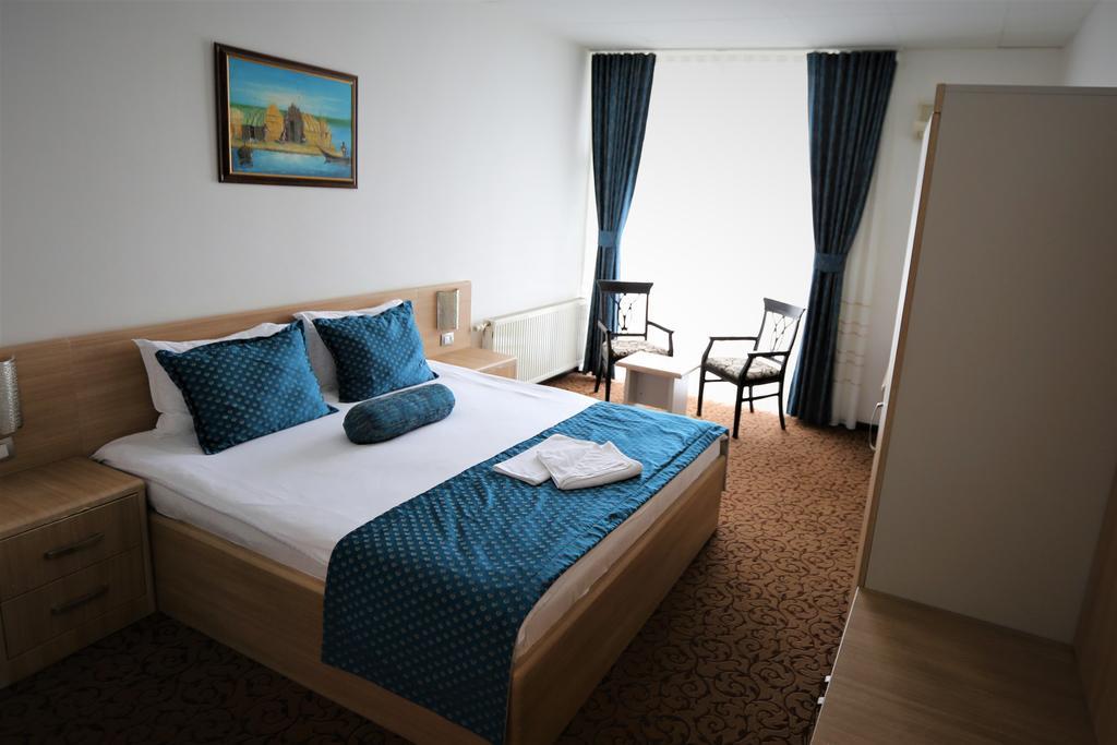 Hotel Pejton Pristina Kültér fotó
