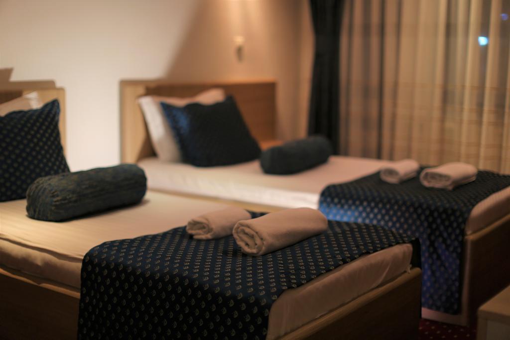 Hotel Pejton Pristina Kültér fotó
