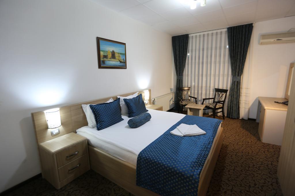Hotel Pejton Pristina Kültér fotó