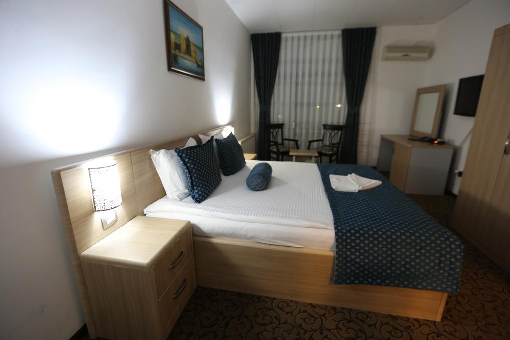Hotel Pejton Pristina Kültér fotó