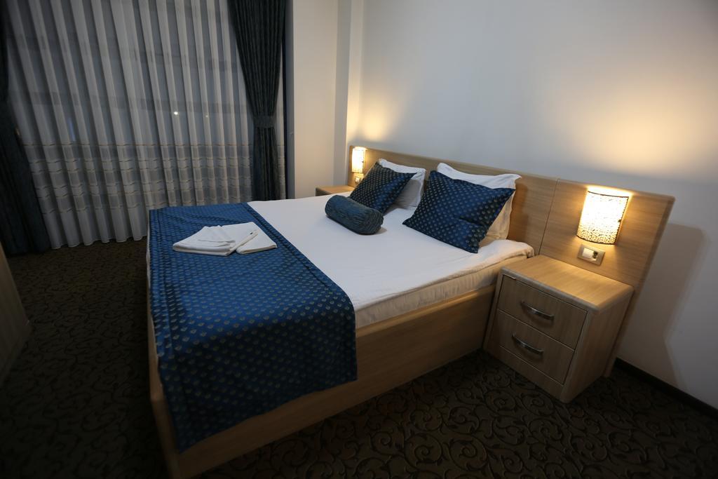 Hotel Pejton Pristina Kültér fotó
