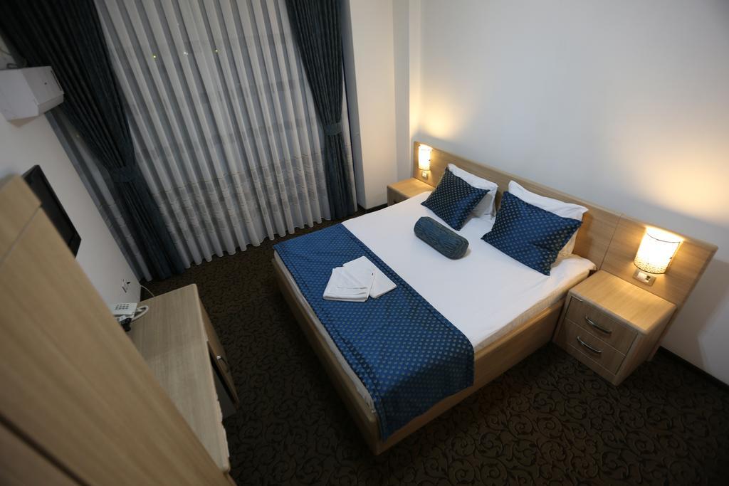 Hotel Pejton Pristina Kültér fotó