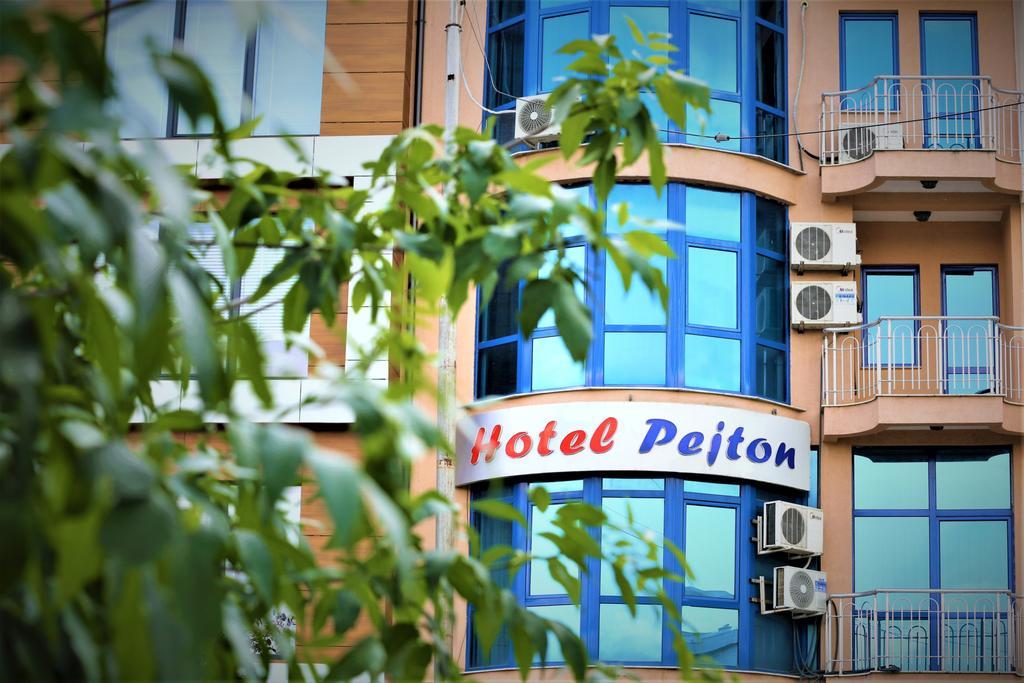 Hotel Pejton Pristina Kültér fotó