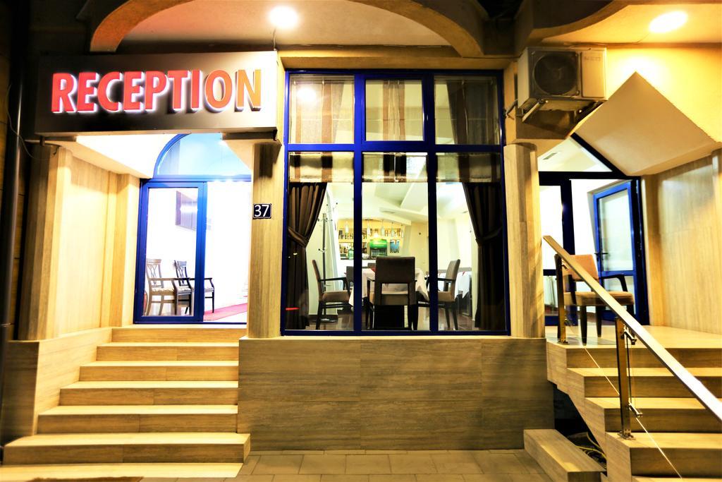 Hotel Pejton Pristina Kültér fotó