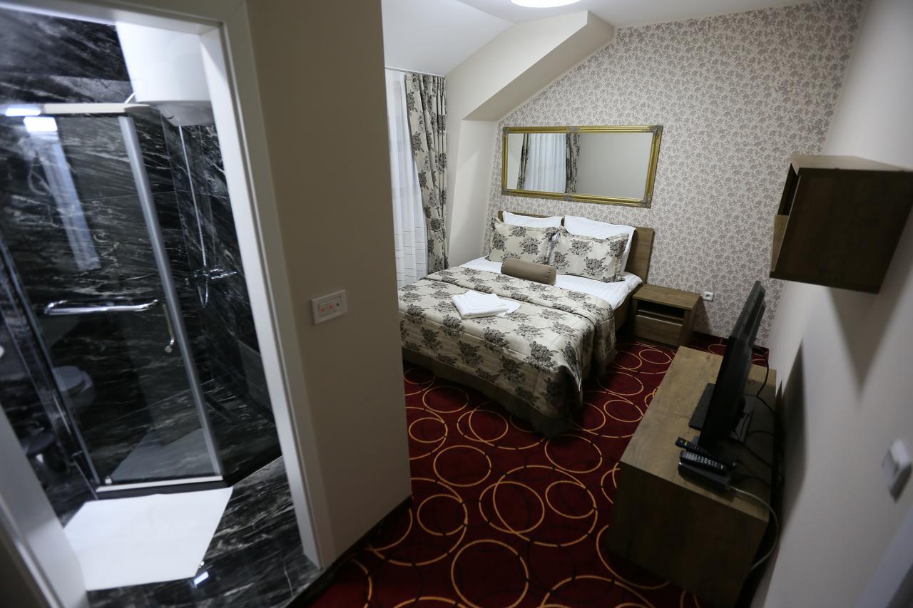 Hotel Pejton Pristina Kültér fotó