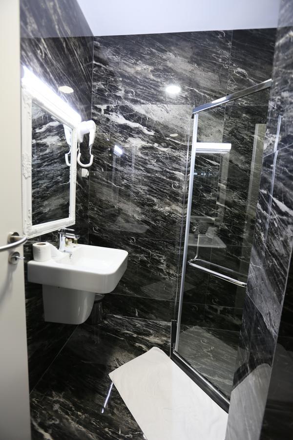 Hotel Pejton Pristina Kültér fotó