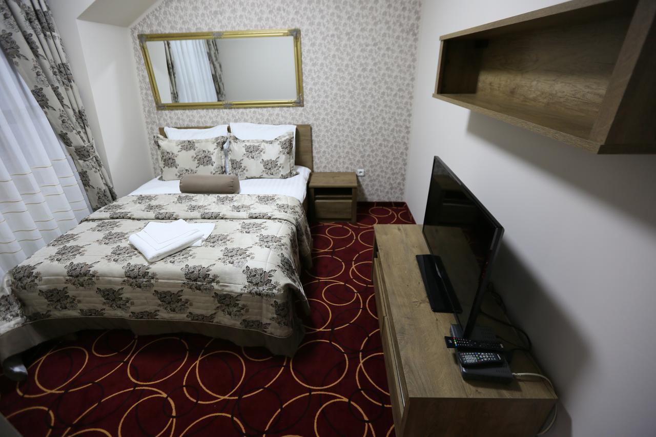 Hotel Pejton Pristina Kültér fotó