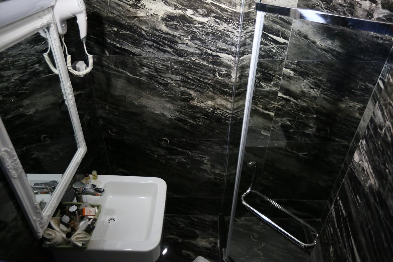 Hotel Pejton Pristina Kültér fotó